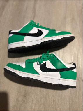Nike Dunk Low stadium Green Sneakers 7.5 replacement box